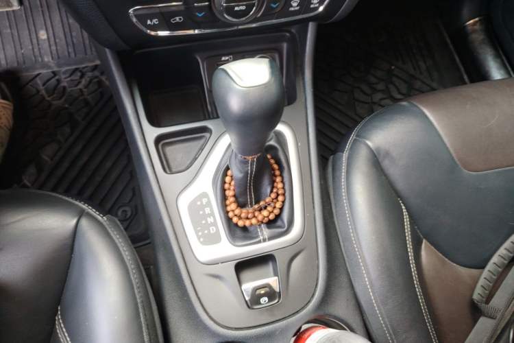 Used Jeep Cherokee 2016 2.4L Leading Smart Version Gear Lever