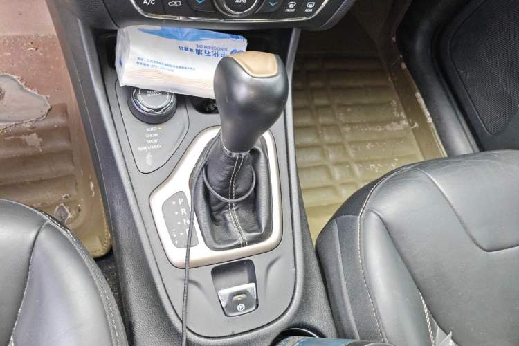 Used Jeep Cherokee 2016 2.4L Professional Smart Version Gear Lever