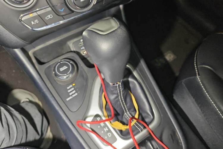 Used Jeep Cherokee 2016 2.4L Professional Smart Version Gear Lever