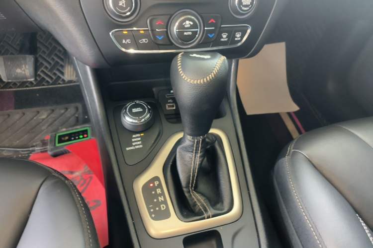 Used Jeep Cherokee 2016 2.4L Professional Smart Version Gear Lever