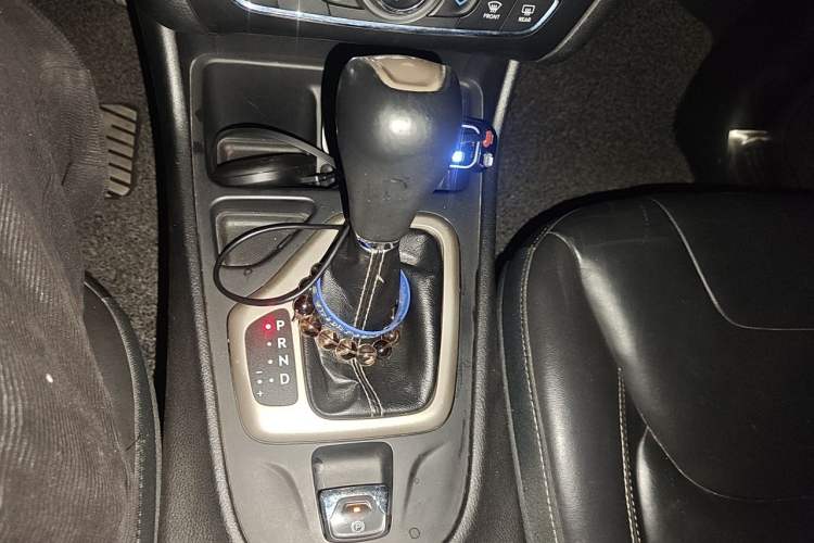Used Jeep Cherokee 2016 2.4L Leading Edition Gear Lever