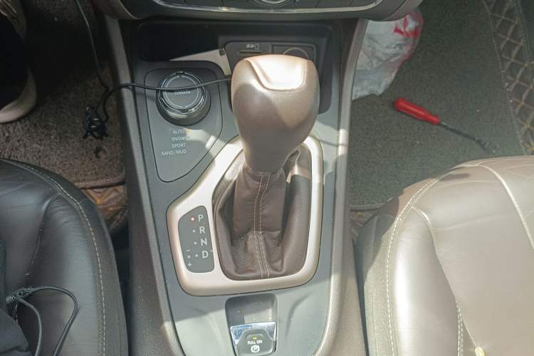 Used Jeep Cherokee 2016 2.4L Professional Smart Version Gear Lever