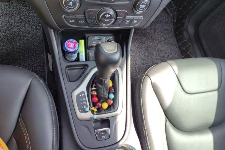 Used Jeep Cherokee 2016 2.4L Leading Smart Version Gear Lever