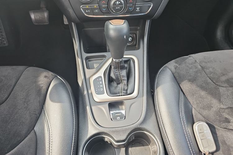 Used Jeep Cherokee 2016 2.0L Leading Edition Gear Lever