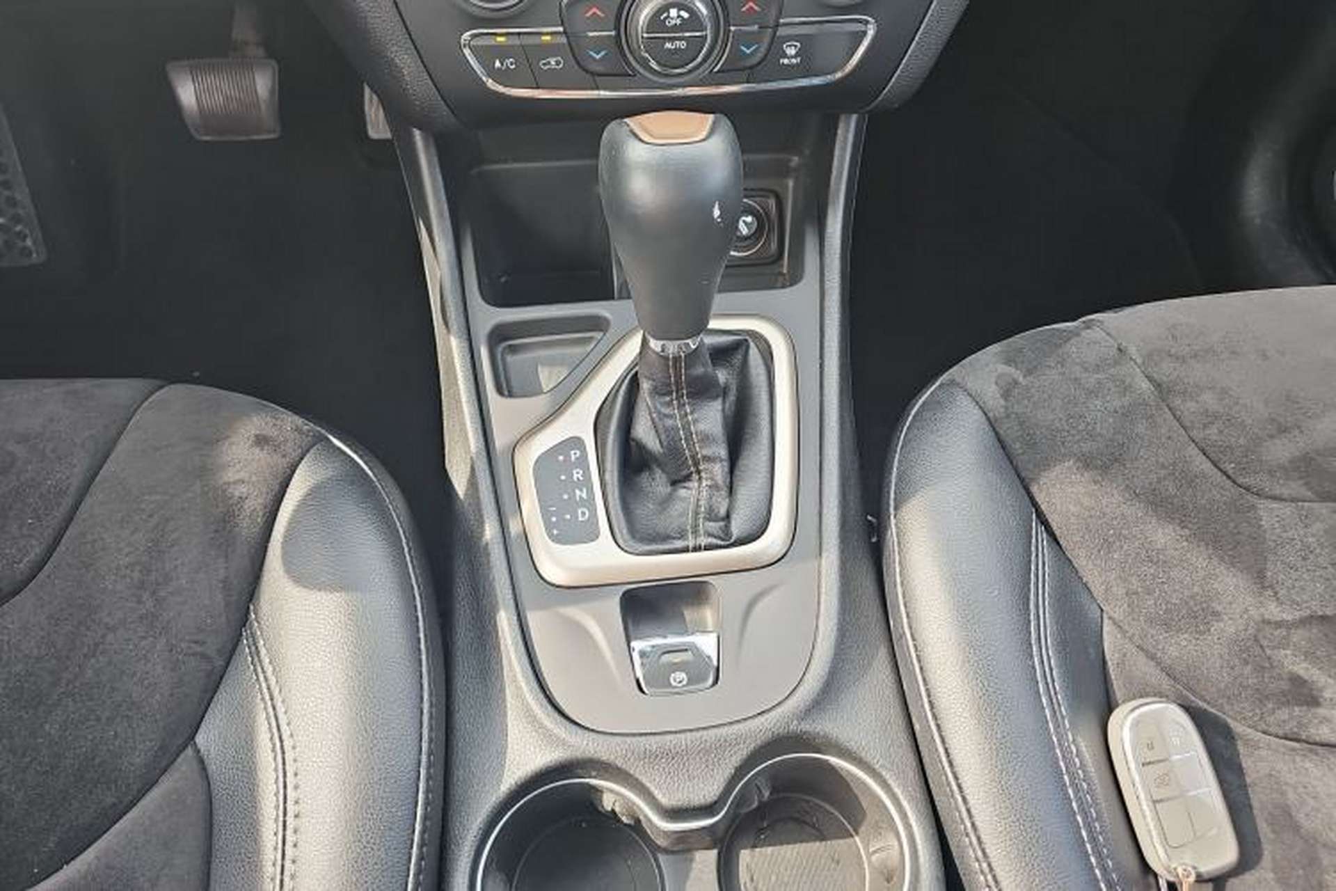 Used Jeep Cherokee 2016 2.0L Leading Edition Gear Lever