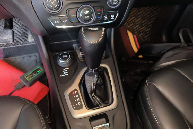 Used Jeep Cherokee 2016 2.4L Professional Smart Version Gear Lever