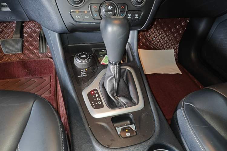 Used Jeep Cherokee 2016 2.4L Professional Edition Gear Lever