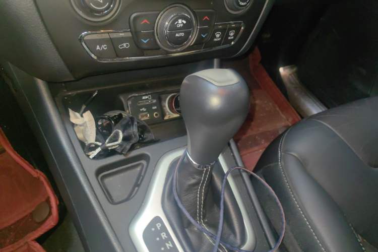 Used Jeep Cherokee 2016 2.4L Leading Smart Version Gear Lever
