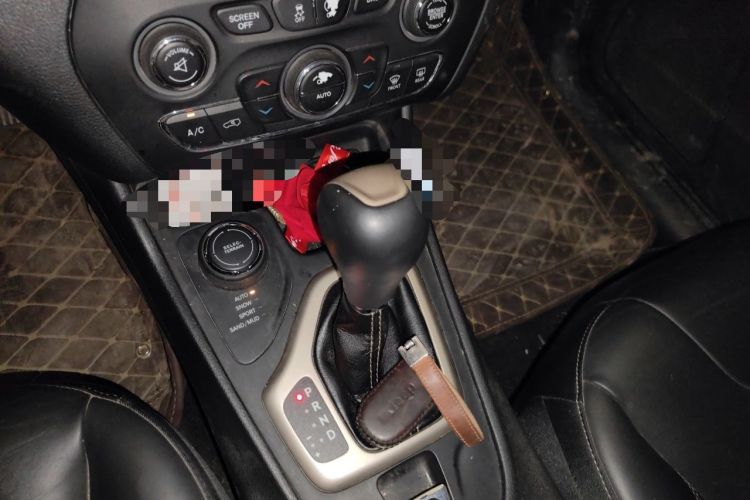 Used Jeep Cherokee 2016 2.4L Professional Smart Version Gear Lever