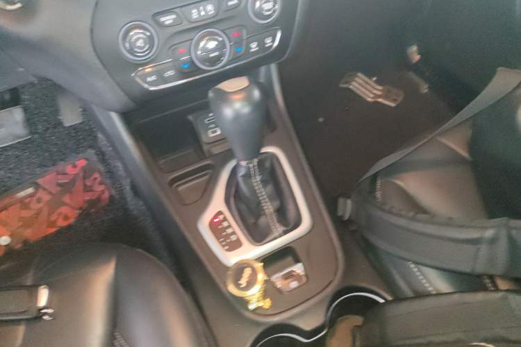 Used Jeep Cherokee 2016 2.4L Leading Edition Gear Lever