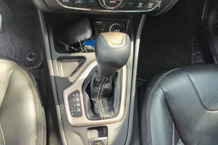 Used Jeep Cherokee 2016 2.0L Superior Edition Gear Lever