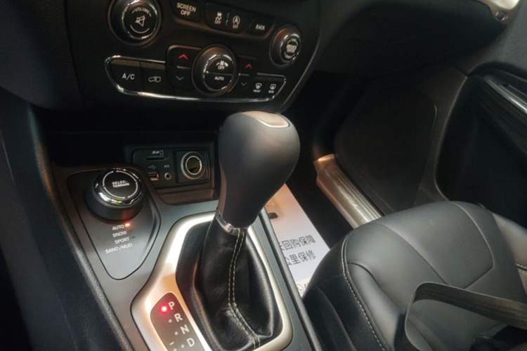Used Jeep Cherokee 2016 2.4L Professional Smart Version Gear Lever