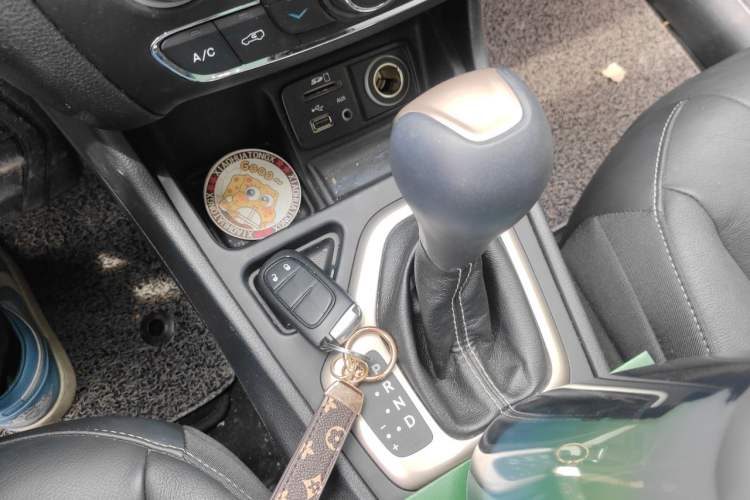 Used Jeep Cherokee 2016 2.0L Superior Edition Gear Lever