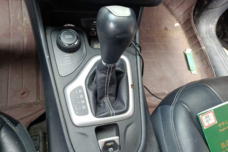 Used Jeep Cherokee 2016 2.4L Superior Edition Gear Lever