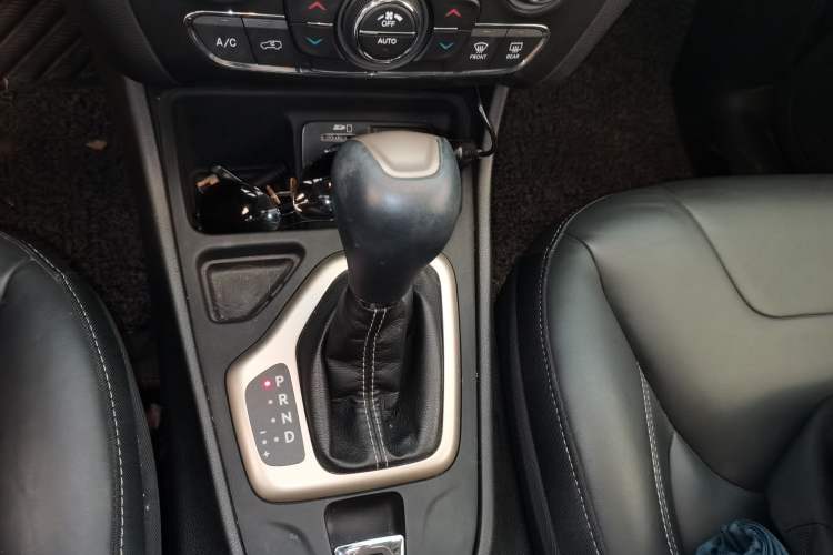 Used Jeep Cherokee 2016 2.4L Leading Edition Gear Lever