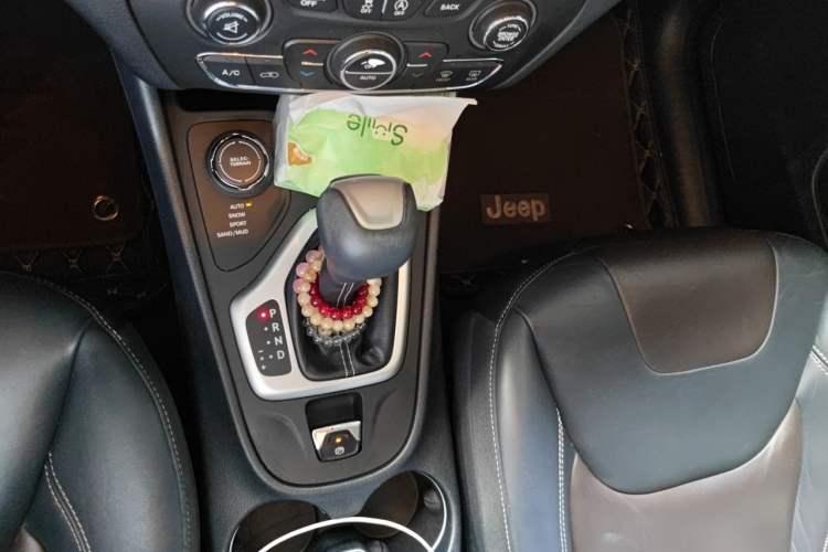 Used Jeep Cherokee 2016 2.4L Superior Edition Gear Lever