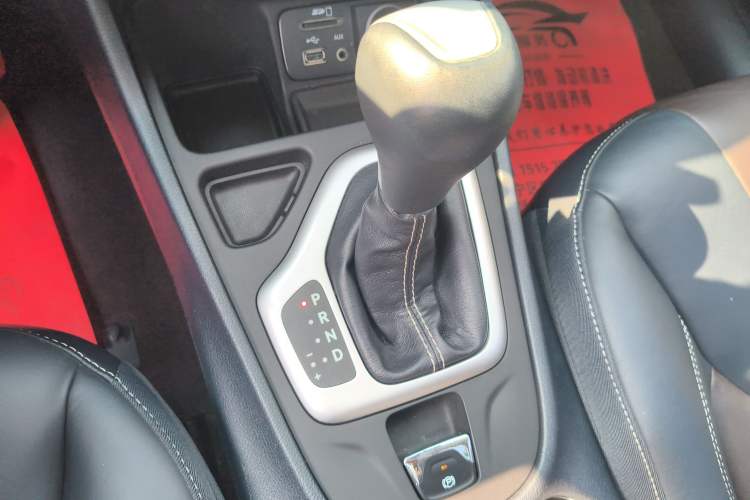 Used Jeep Cherokee 2016 2.4L Leading Edition Gear Lever