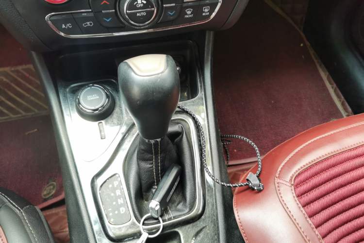 Used Jeep Cherokee 2016 2.4L Professional Edition Gear Lever