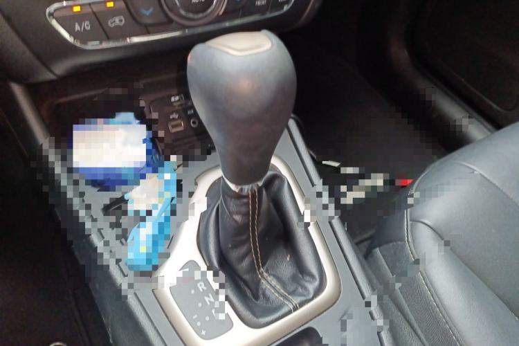 Used Jeep Cherokee 2016 2.4L Leading Edition Gear Lever