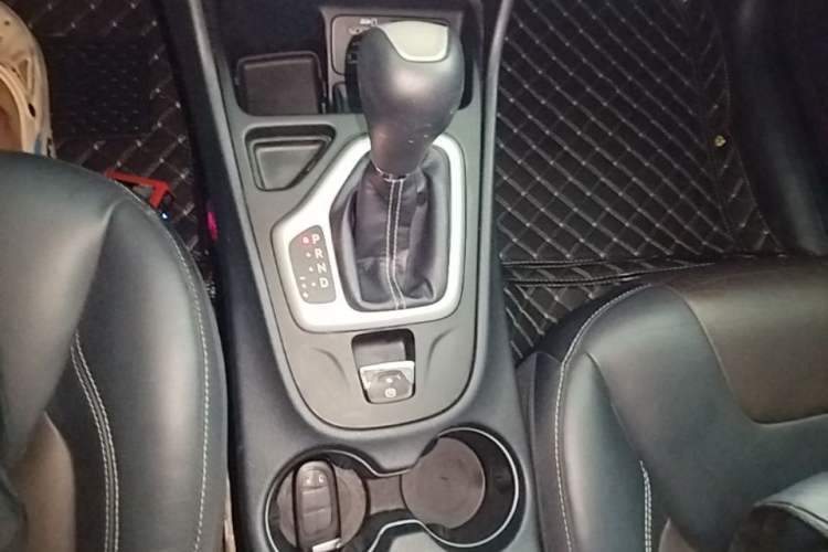 Used Jeep Cherokee 2016 2.4L Leading Edition Gear Lever