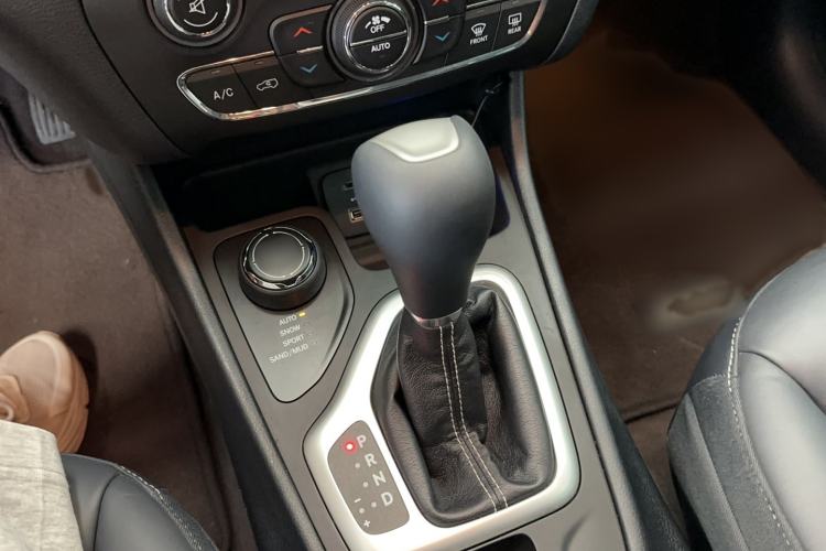 Used Jeep Cherokee 2016 2.4L Professional Smart Version Gear Lever