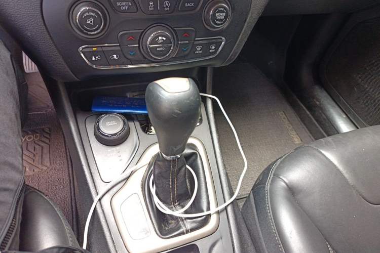 Used Jeep Cherokee 2016 2.4L Professional Smart Version Gear Lever