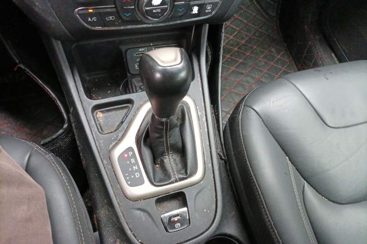 Used Jeep Cherokee 2016 2.4L Leading Edition Gear Lever