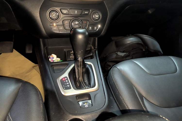 Used Jeep Cherokee 2016 2.0L Superior Edition Gear Lever
