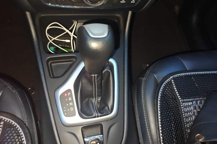 Used Jeep Cherokee 2016 2.4L Leading Edition Gear Lever