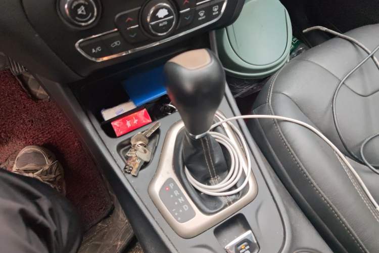 Used Jeep Cherokee 2016 2.4L Leading Smart Version Gear Lever