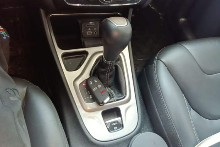 Used Jeep Cherokee 2016 2.0L Superior Edition Gear Lever