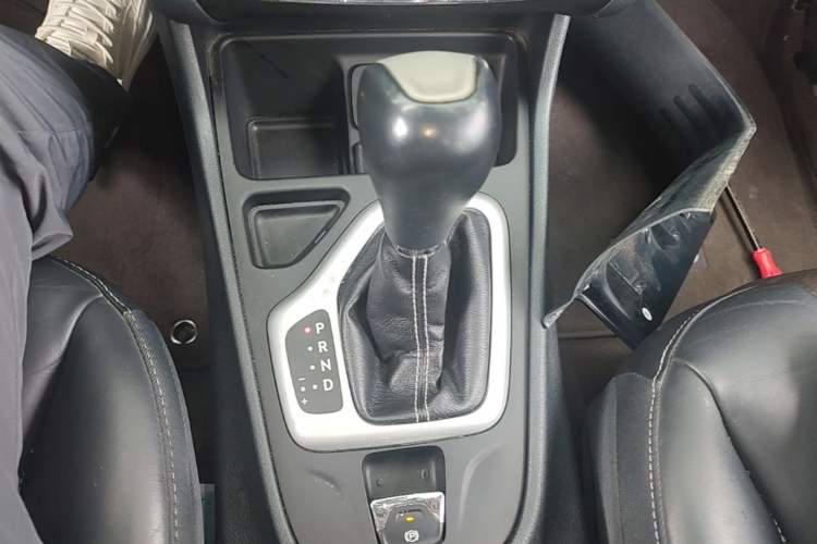Used Jeep Cherokee 2016 2.4L Leading Edition Gear Lever