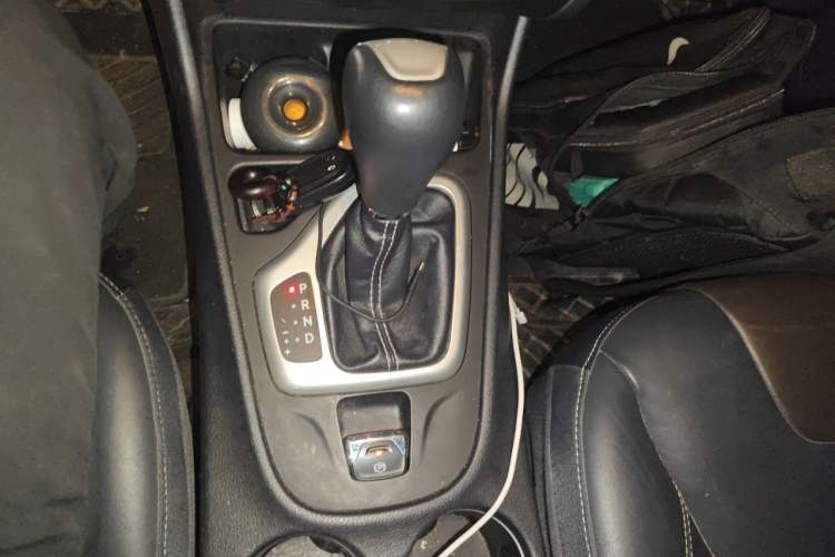 Used Jeep Cherokee 2016 2.4L Leading Edition Gear Lever
