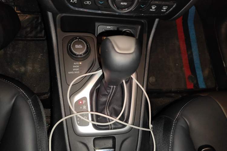 Used Jeep Cherokee 2016 2.4L Professional Edition Gear Lever