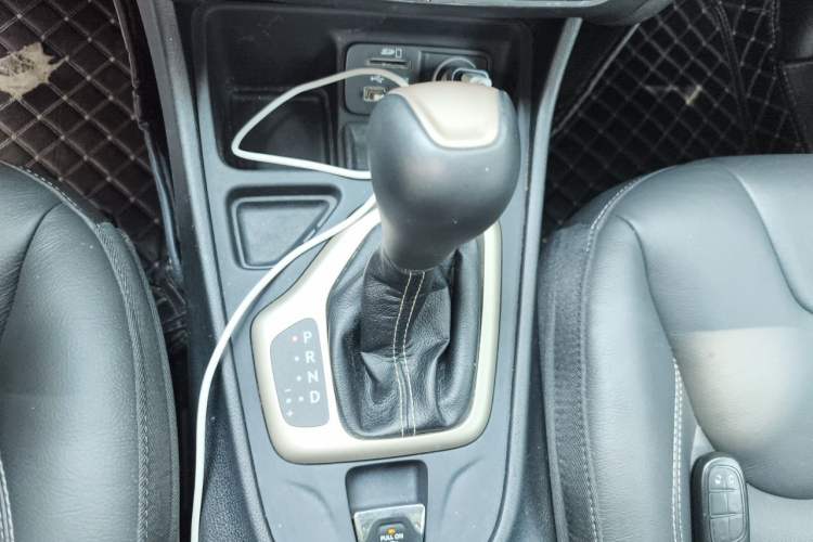 Used Jeep Cherokee 2016 2.4L Leading Smart Version Gear Lever