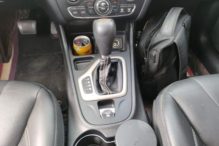 Used Jeep Cherokee 2016 2.0L Superior Edition Gear Lever