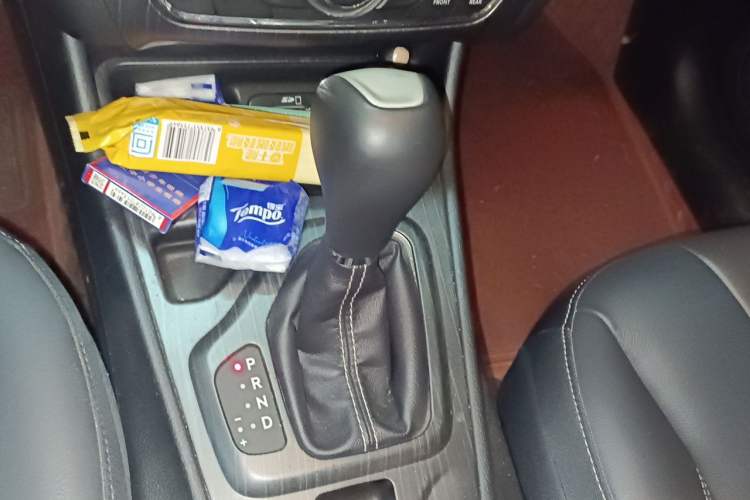Used Jeep Cherokee 2016 2.4L Leading Edition Gear Lever