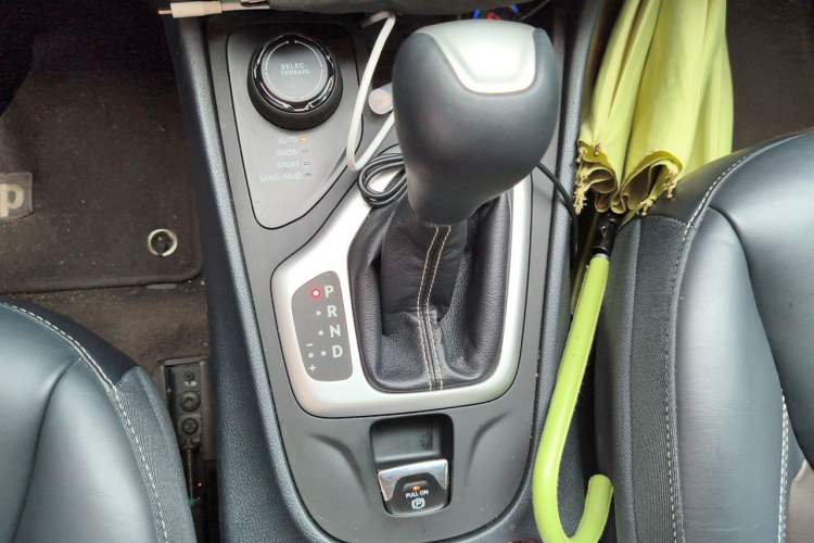 Used Jeep Cherokee 2016 2.4L Professional Smart Version Gear Lever