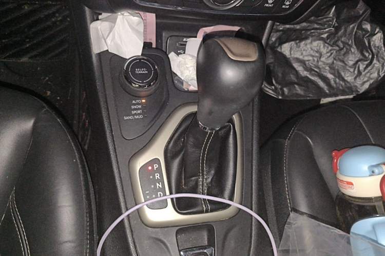 Used Jeep Cherokee 2016 2.4L Professional Smart Version Gear Lever