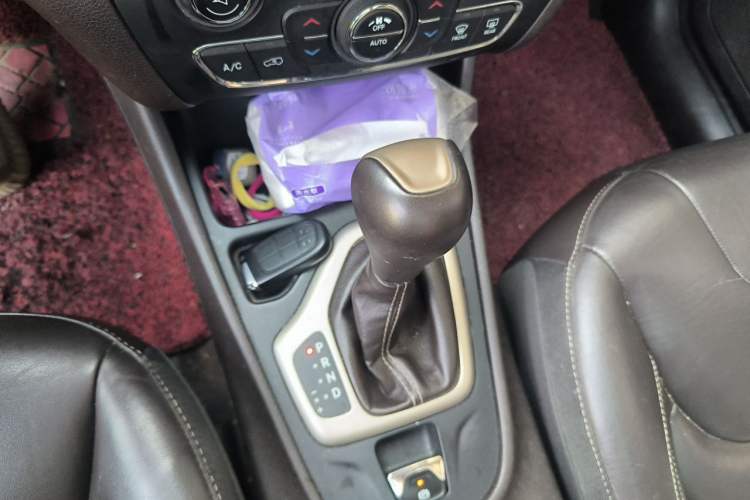 Used Jeep Cherokee 2016 2.0L Superior Edition Gear Lever