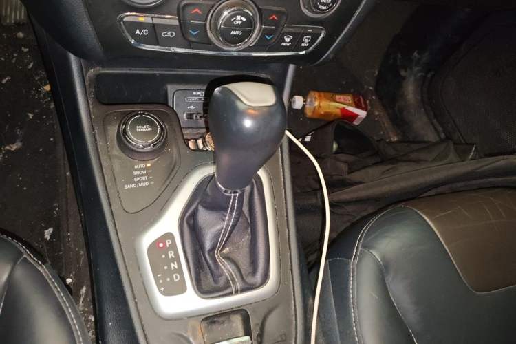 Used Jeep Cherokee 2016 2.4L Professional Smart Version Gear Lever
