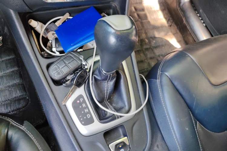 Used Jeep Cherokee 2016 2.4L Leading Edition Gear Lever
