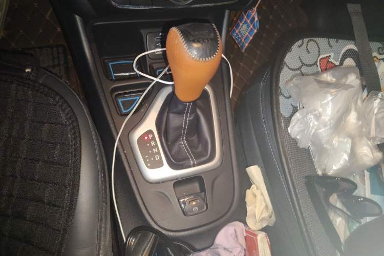 Used Jeep Cherokee 2016 2.4L Leading Edition Gear Lever
