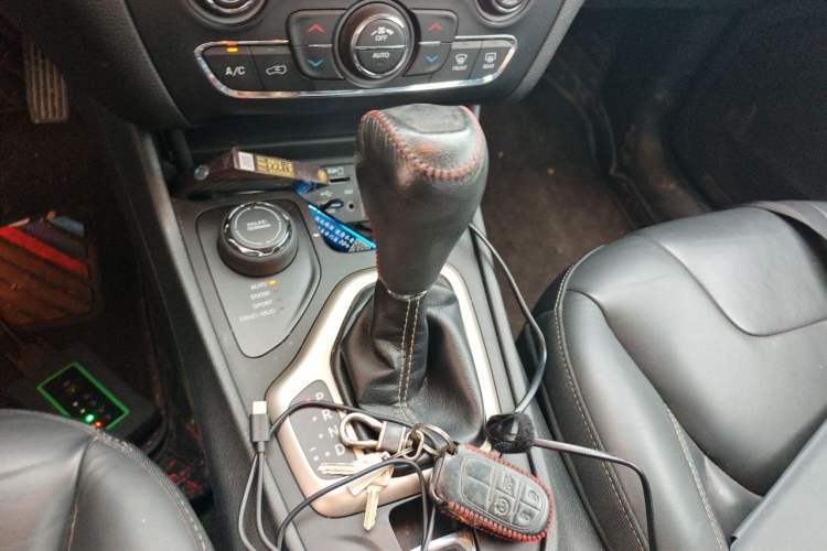 Used Jeep Cherokee 2016 2.4L Professional Smart Version Gear Lever