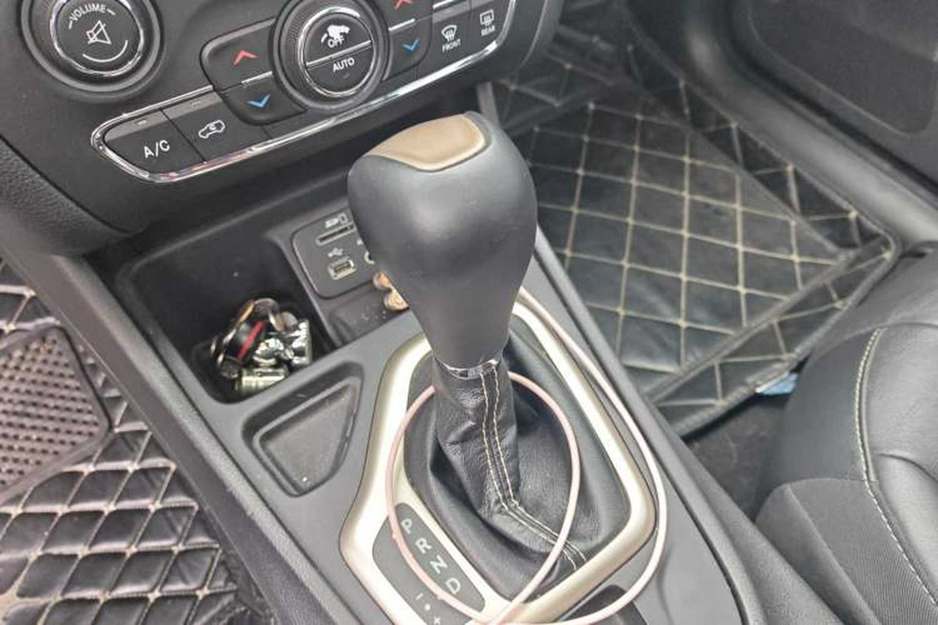 Used Jeep Cherokee 2016 2.0L Superior Edition Gear Lever
