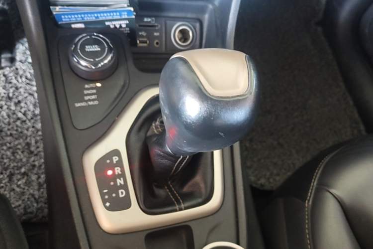 Used Jeep Cherokee 2016 2.4L Professional Smart Version Gear Lever