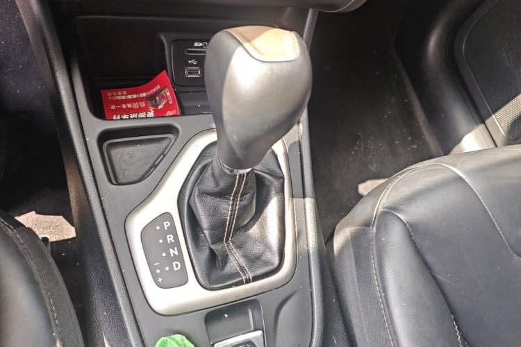 Used Jeep Cherokee 2016 2.0L Superior Edition Gear Lever