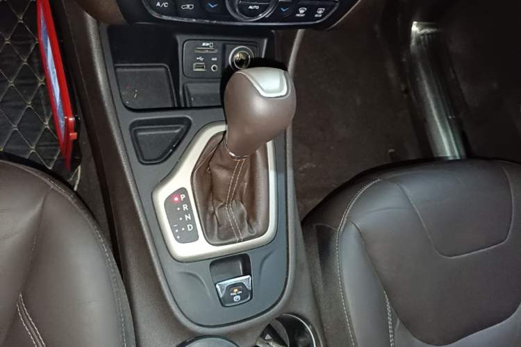 Used Jeep Cherokee 2016 2.0L Superior Edition Gear Lever