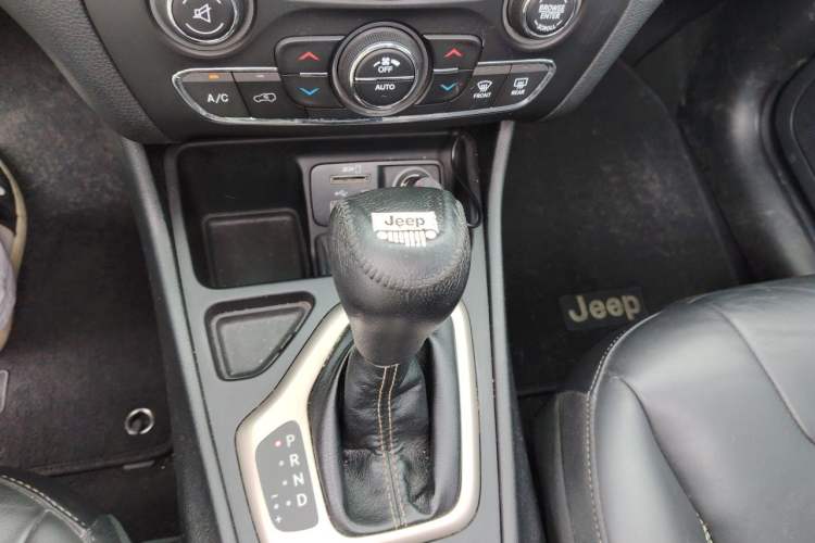 Used Jeep Cherokee 2016 2.4L Leading Smart Version Gear Lever