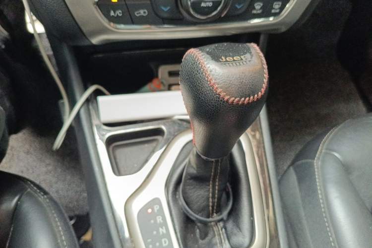 Used Jeep Cherokee 2016 2.0L Superior Edition Gear Lever